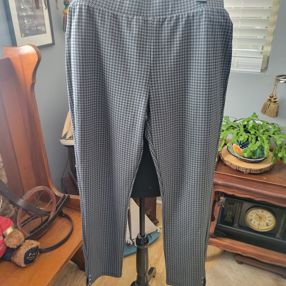 Chic Houndstooth Leggings - Black and Gray